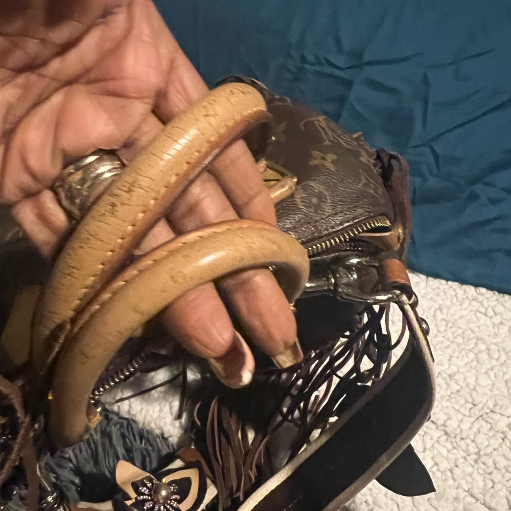 30 Louis Vuitton speedy bag with custom lady eyes and lips - Picture 4 of 9